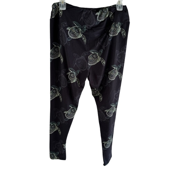 Charlie’s Project Super Soft Black and Green Mandala Print Turtle Leggings - Picture 2 of 8